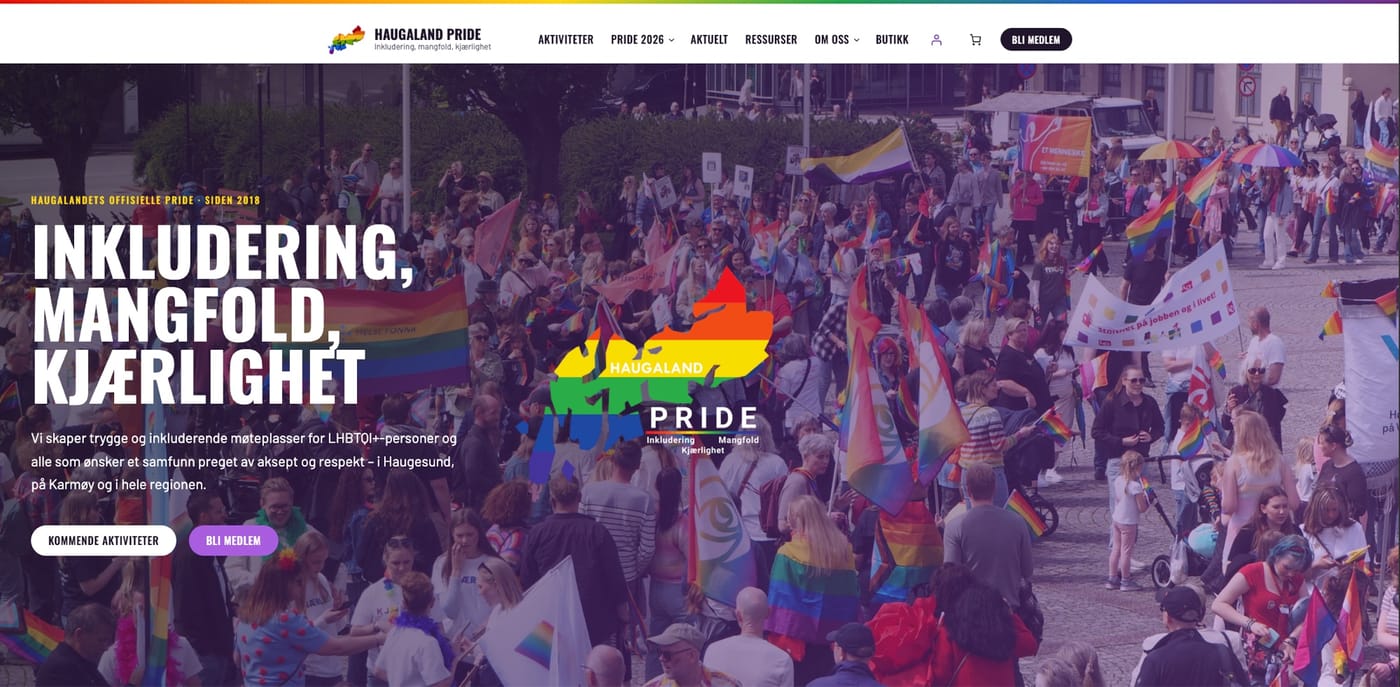 Forsiden på nye haugalandpride.no, med bilde fra Pride-paraden i Haugesund